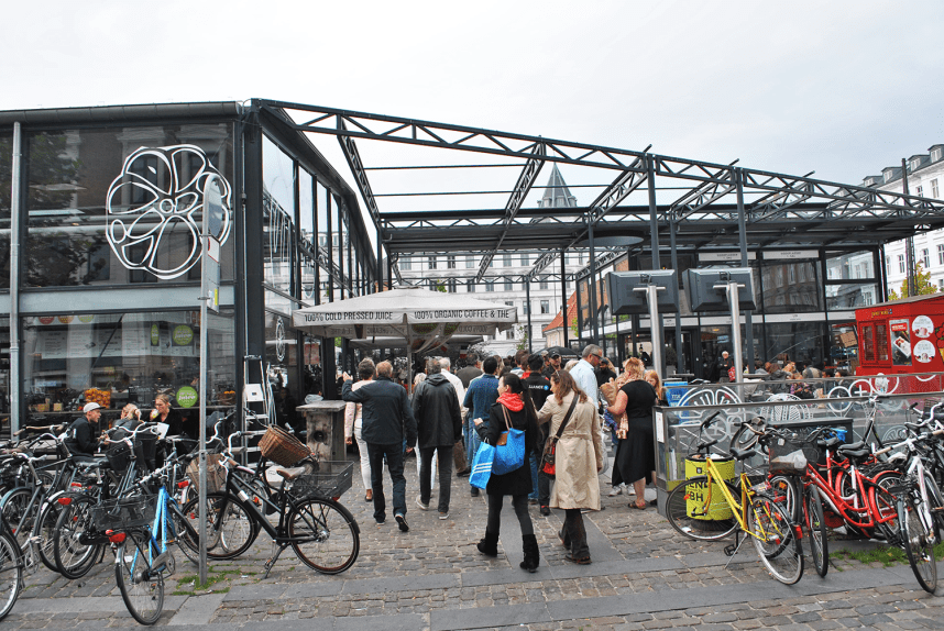 Посетите рынок и выберите более 60 стендов, в которых продается все: от свежей рыбы и мяса до изысканного шоколада и экзотических специй, а также небольшие места, где можно быстро перекусить