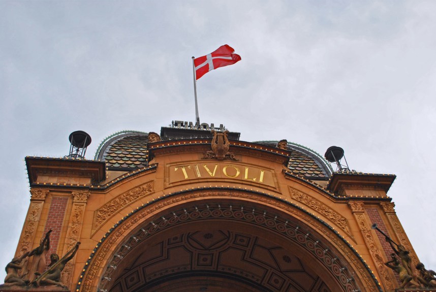 Если вам повезет, вы можете даже поймать концерт или шоу