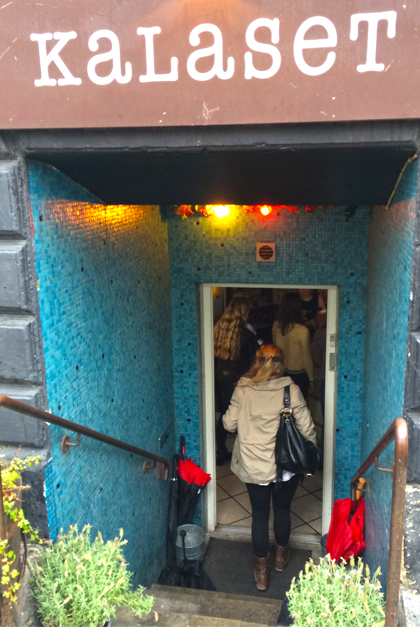 Ресторан крошечный, поэтому можно подождать, но оно того стоит