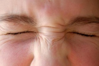 Сегодня узнала   то, что вы видите, когда закрываете глаза и сильно их терете, называется «фосфенами»