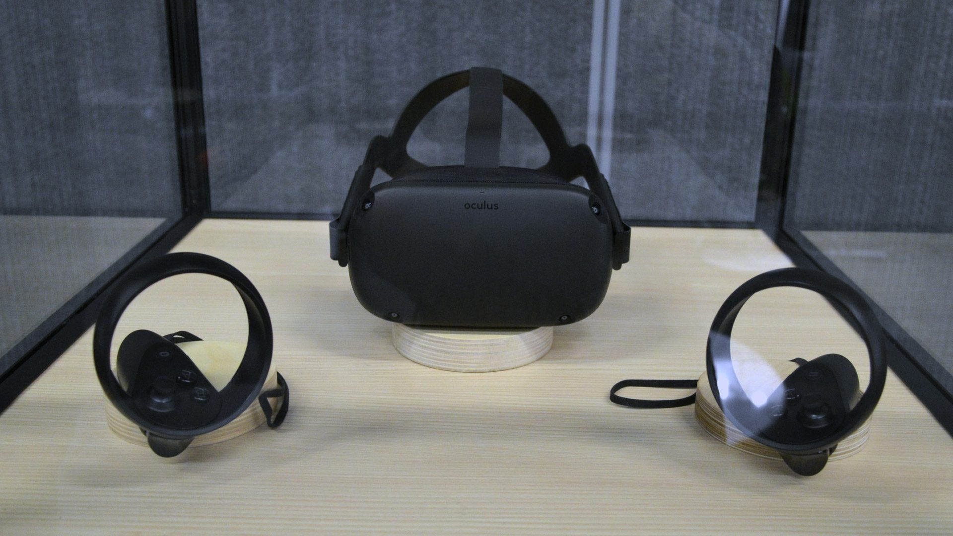 Oculus Quest, недавно анонсированная автономная гарнитура 6DOF VR (бывшая Project Santa Cruz), полностью похитила шоу в этом году на Oculus Connect с обещанием предложить некоторые очень похожие на Rift впечатления в мобильном форм-факторе