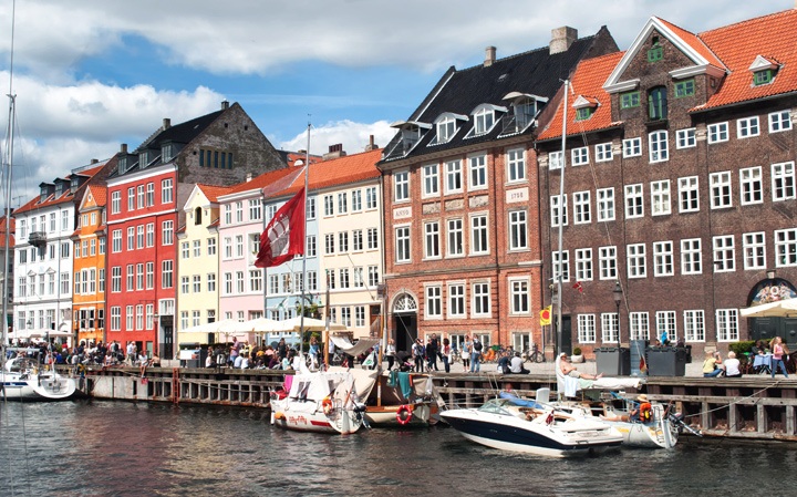 Вы можете купить карты   онлайн   , в аэропорту или в центре для посетителей Копенгагена